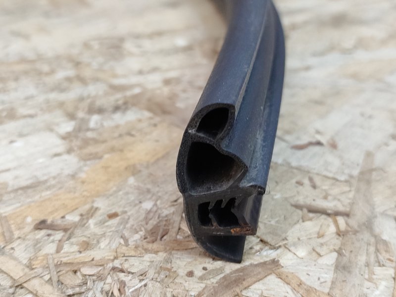 Уплотнитель проема      двери