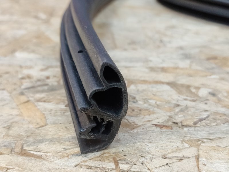 Уплотнитель проема      двери