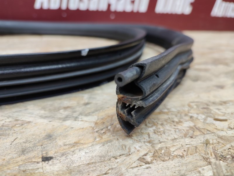 Уплотнитель проема      двери