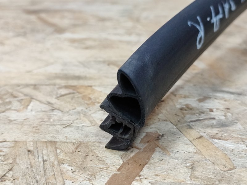 Уплотнитель проема      двери