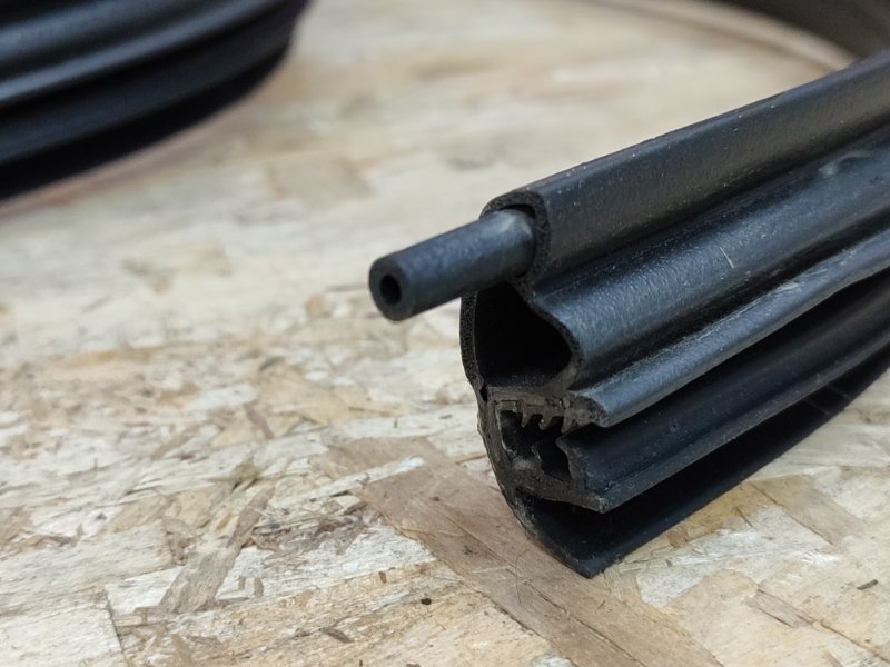 Уплотнитель проема      двери