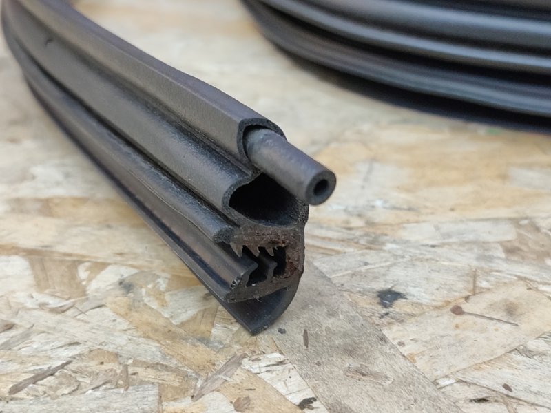 Уплотнитель проема      двери