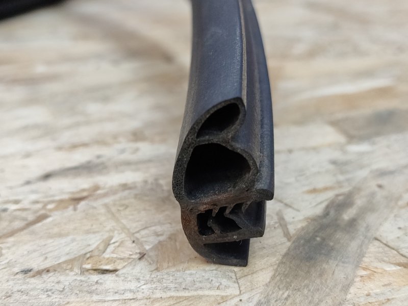 Уплотнитель проема      двери