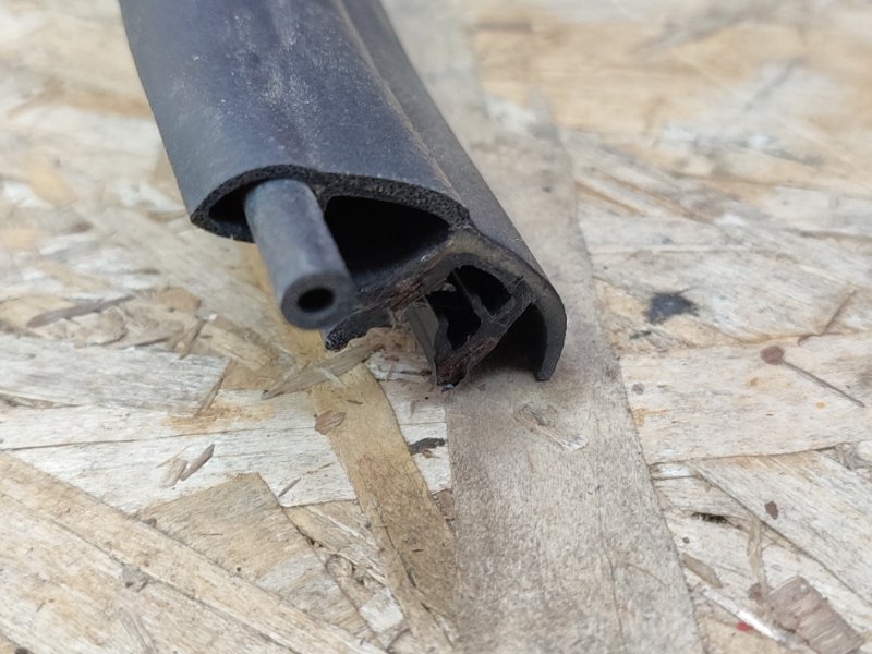 Уплотнитель проема      двери