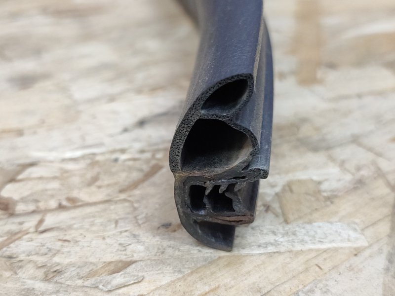 Уплотнитель проема      двери