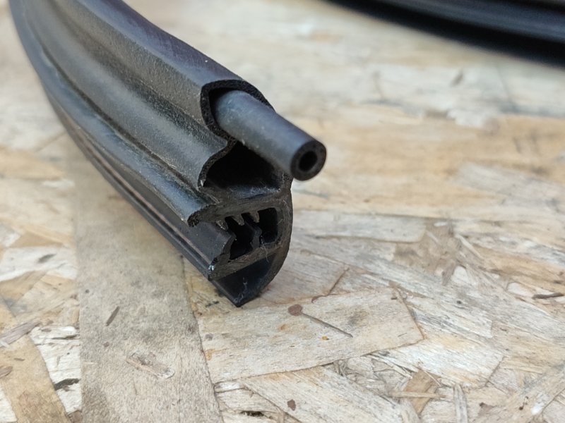 Уплотнитель проема      двери