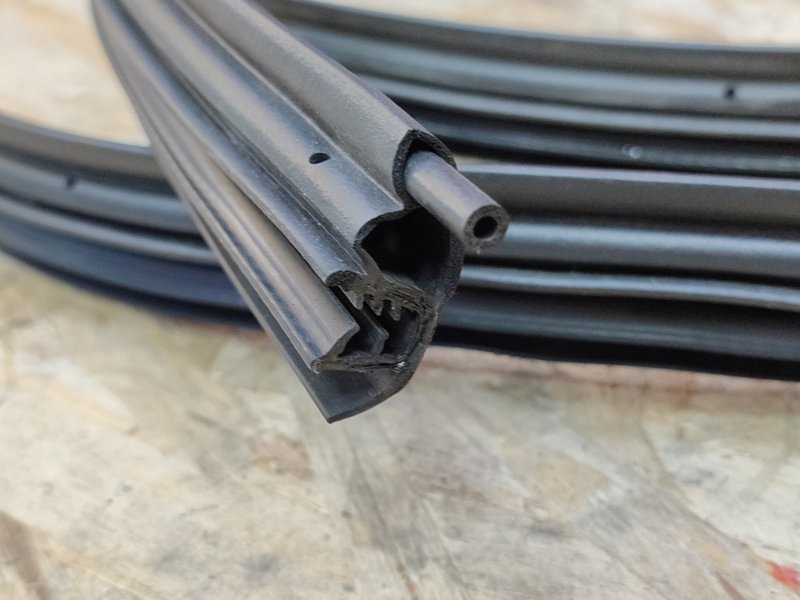 Уплотнитель проема      двери