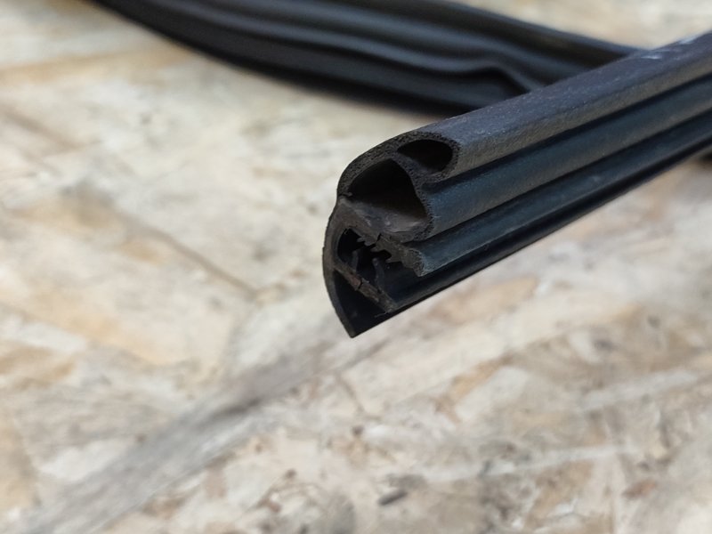 Уплотнитель проема      двери