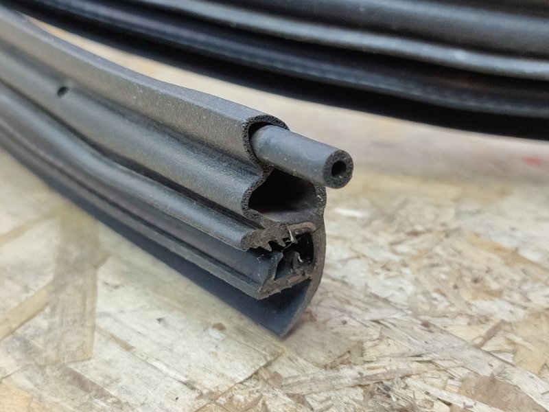 Уплотнитель проема      двери