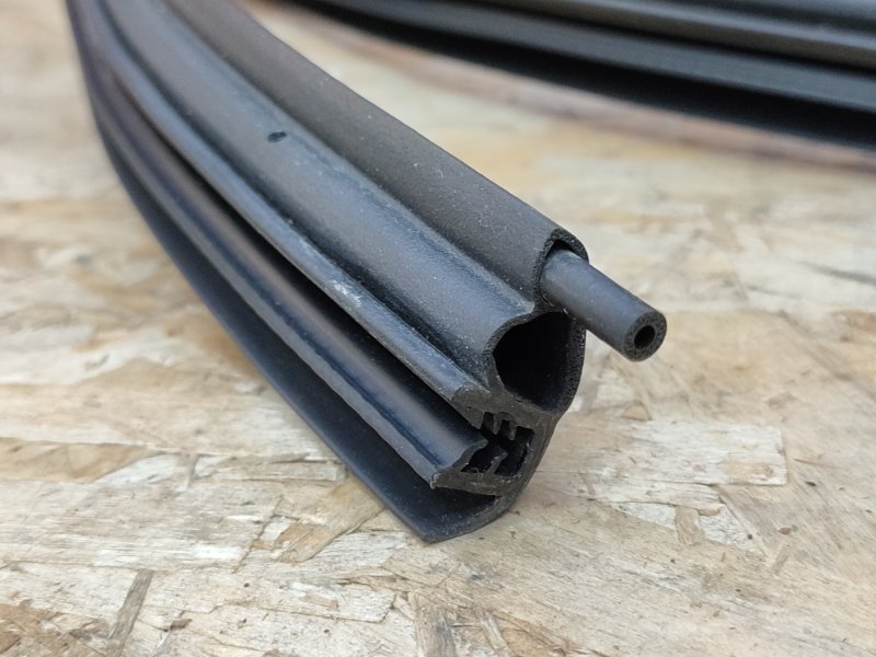 Уплотнитель проема      двери