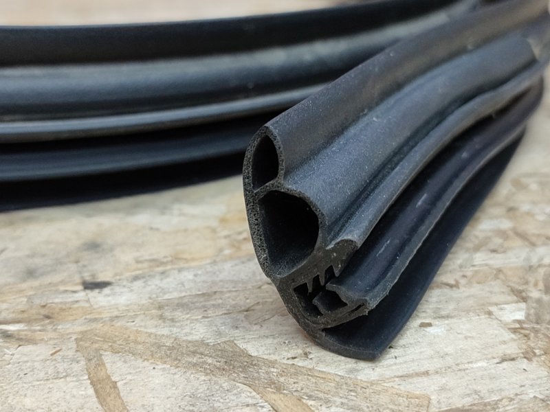 Уплотнитель проема      двери