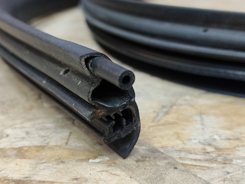 Уплотнитель проема      двери