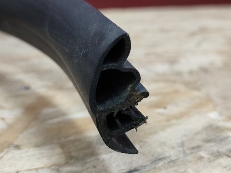 Уплотнитель проема      двери