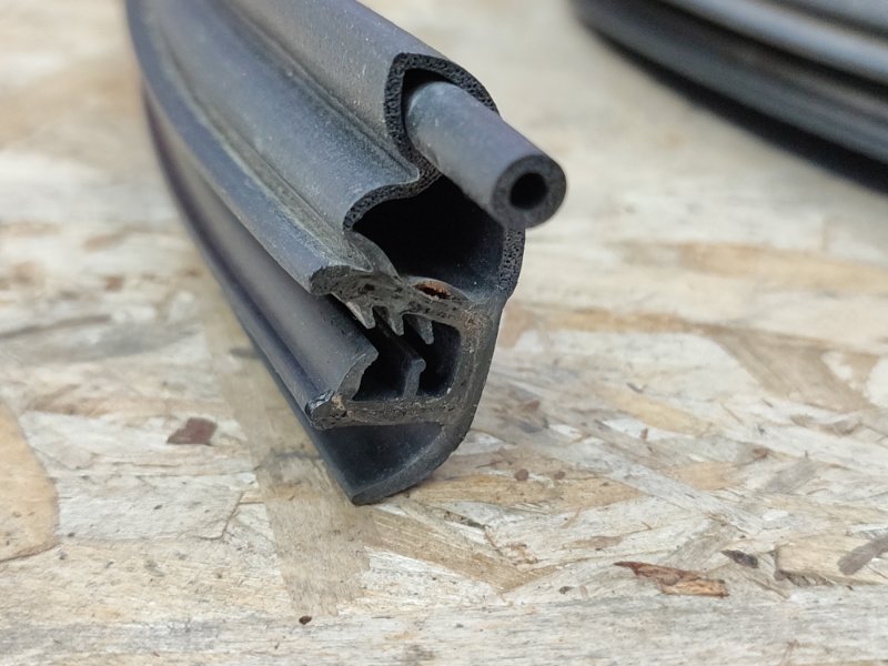 Уплотнитель проема      двери