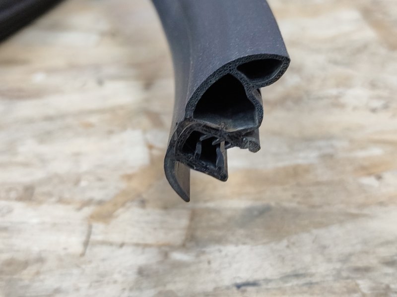 Уплотнитель проема      двери