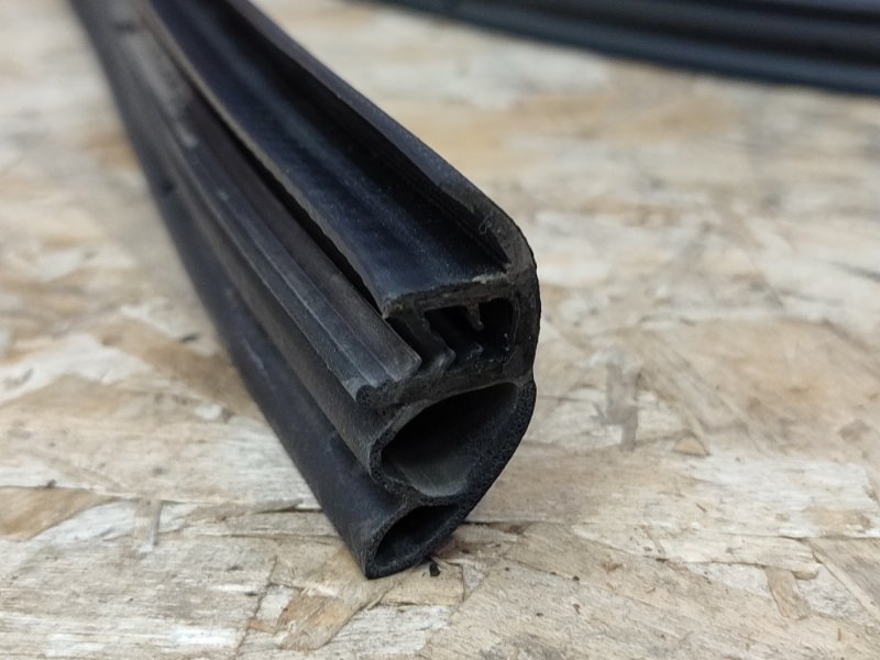 Уплотнитель проема      двери