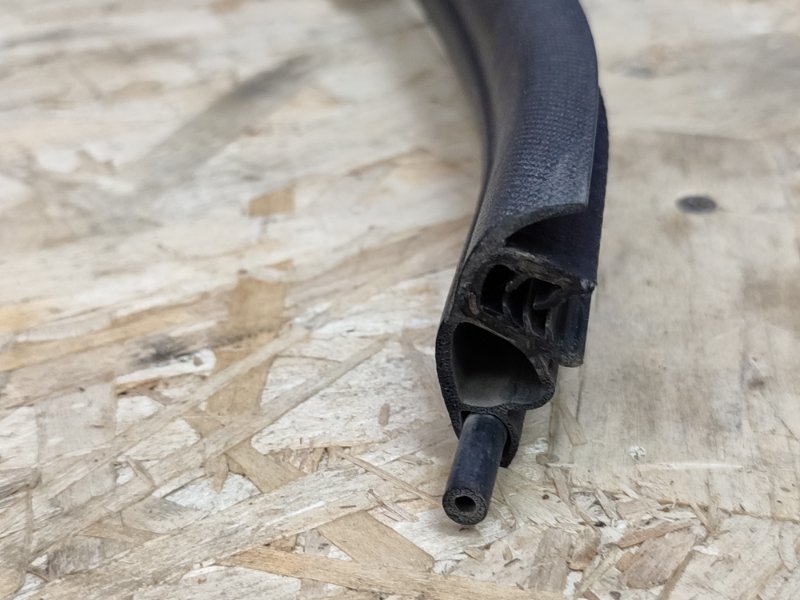 Уплотнитель проема      двери