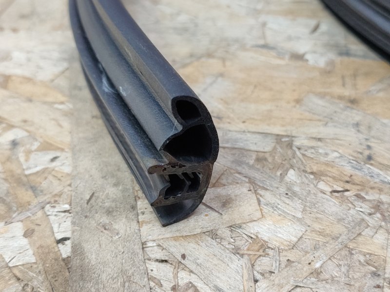 Уплотнитель проема      двери