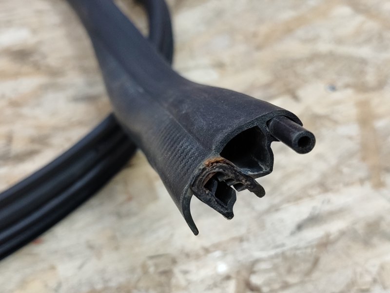 Уплотнитель проема      двери