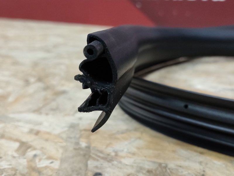 Уплотнитель проема      двери