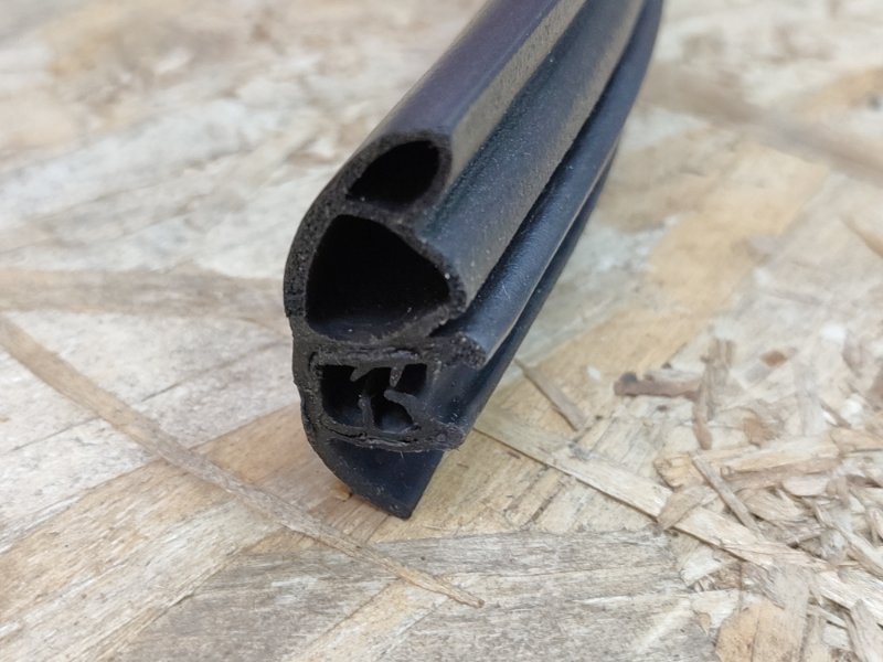 Уплотнитель проема      двери