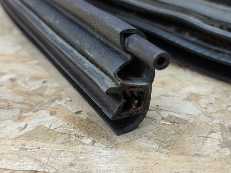 Уплотнитель проема      двери