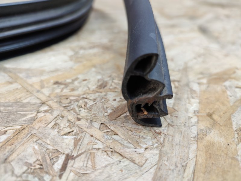 Уплотнитель проема      двери