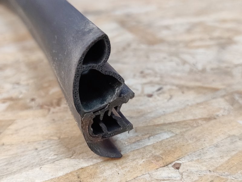 Уплотнитель проема      двери