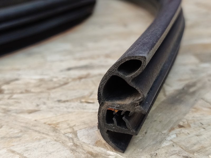 Уплотнитель проема      двери