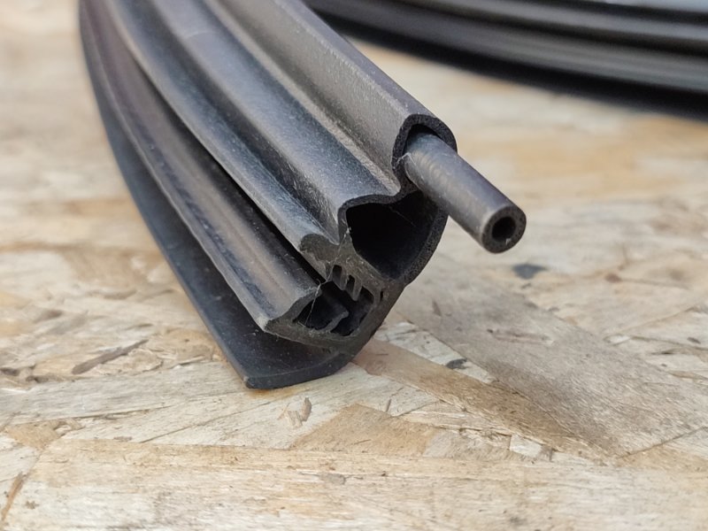 Уплотнитель проема      двери