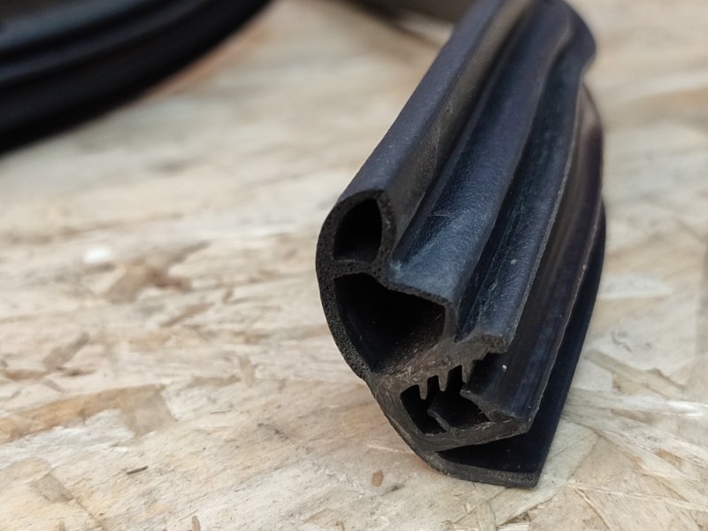 Уплотнитель проема      двери