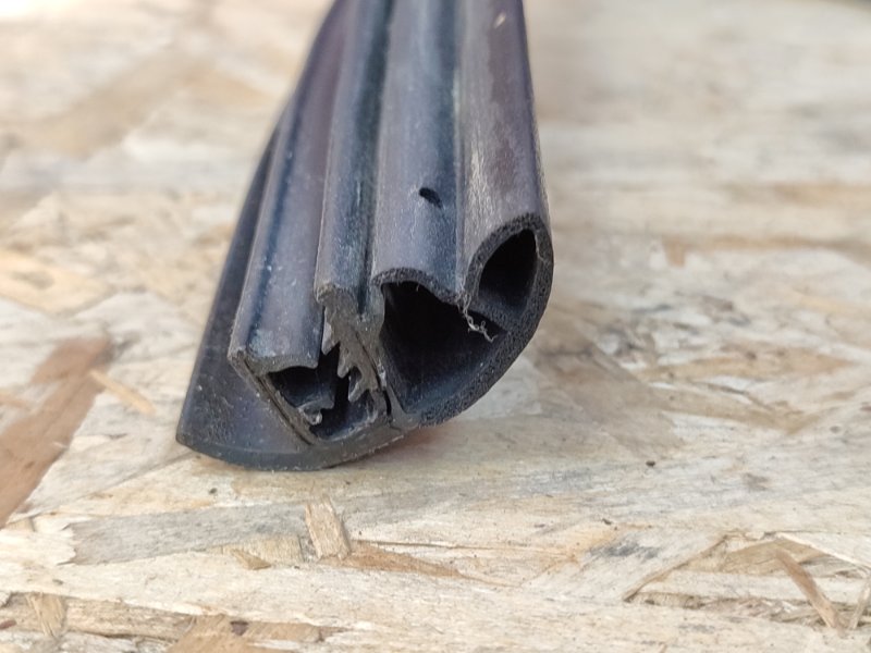 Уплотнитель проема      двери