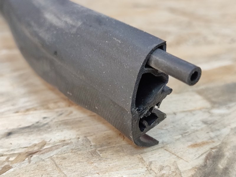 Уплотнитель проема      двери