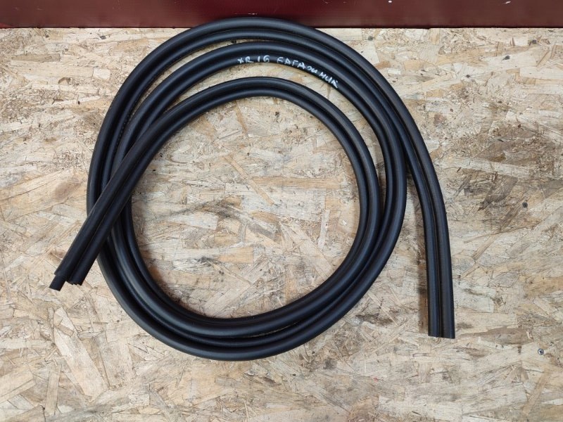 Уплотнительная резинка крышки багажника