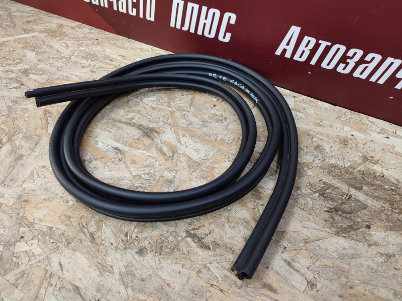 Уплотнительная резинка крышки багажника