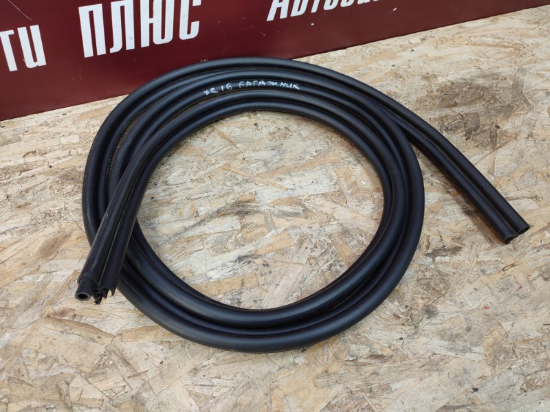 Уплотнительная резинка крышки багажника