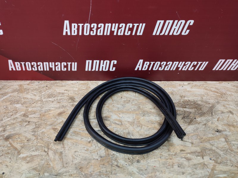 Уплотнительная резинка крышки багажника