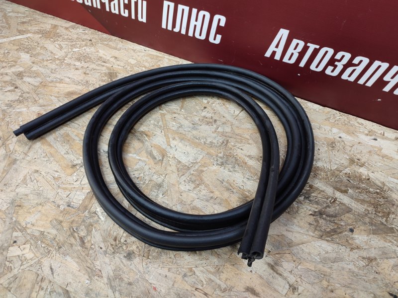 Уплотнительная резинка крышки багажника