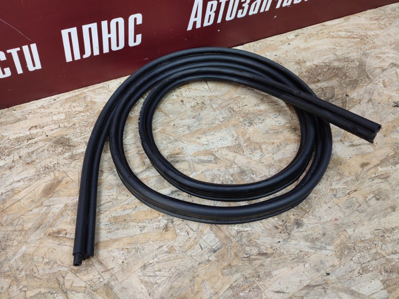 Уплотнительная резинка крышки багажника