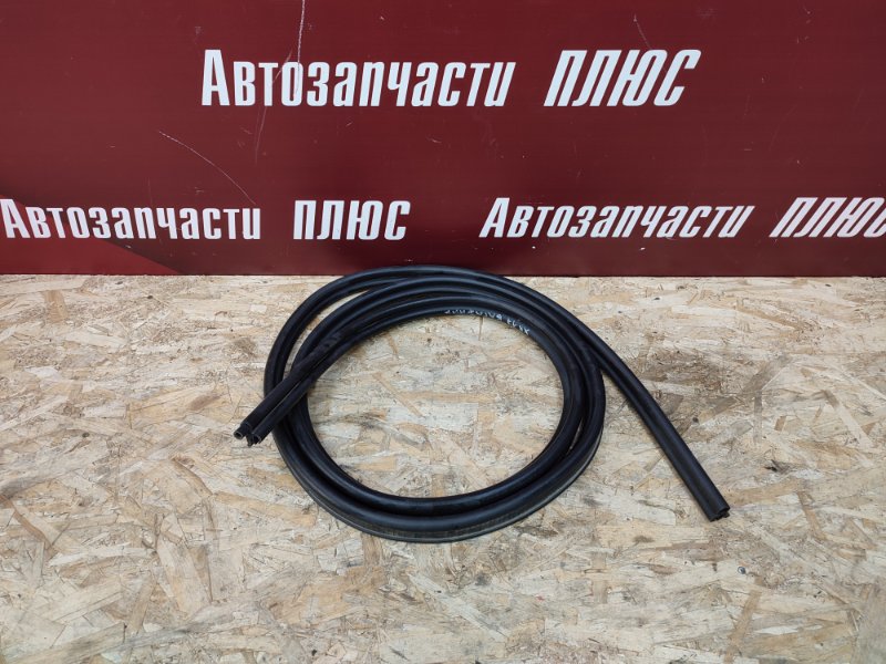 Уплотнительная резинка крышки багажника