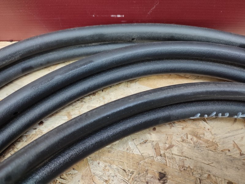 Уплотнительная резинка крышки багажника