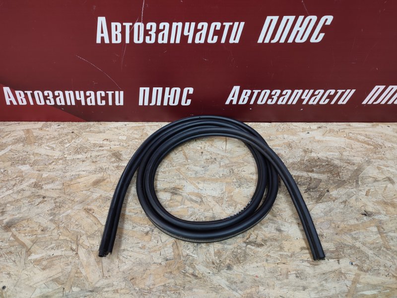 Уплотнительная резинка крышки багажника