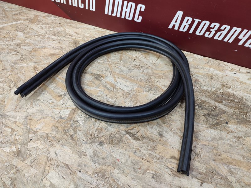 Уплотнительная резинка крышки багажника