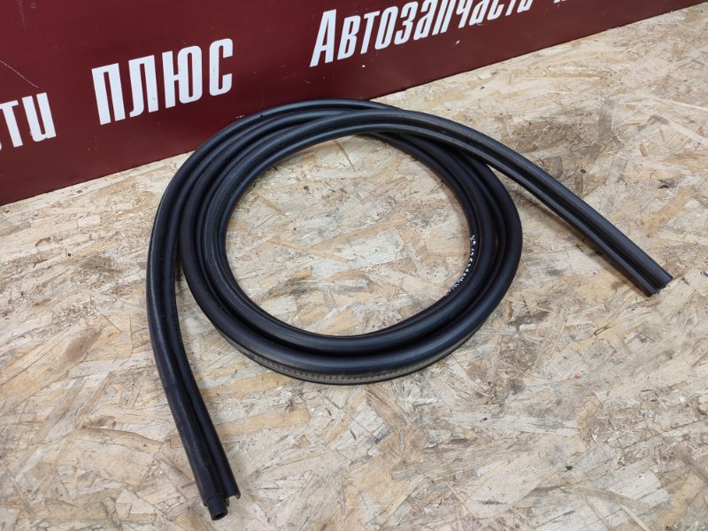 Уплотнительная резинка крышки багажника