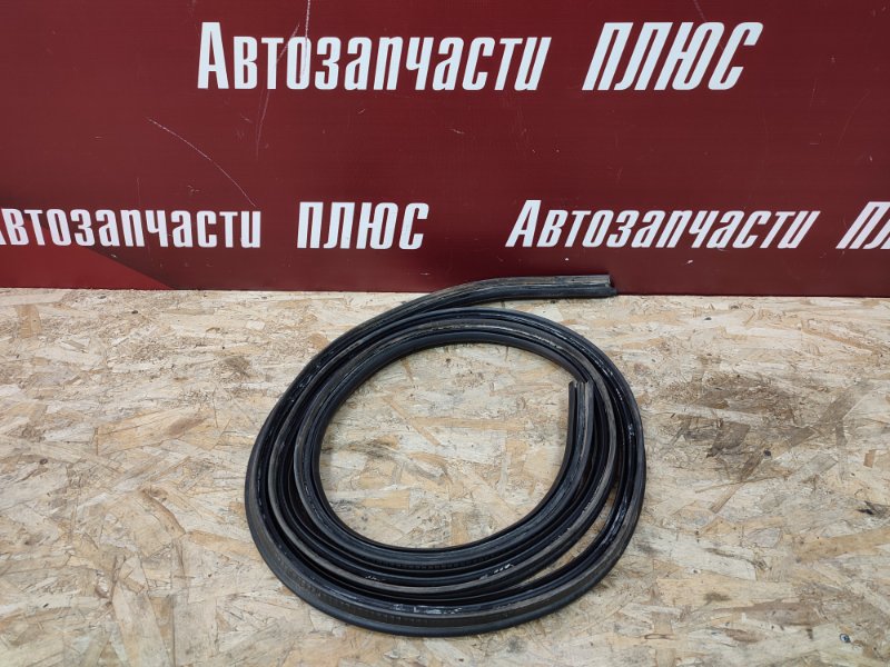 Уплотнительная резинка крышки багажника