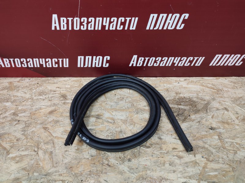 Уплотнительная резинка крышки багажника