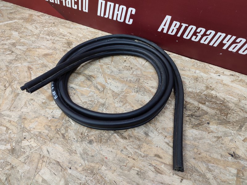 Уплотнительная резинка крышки багажника