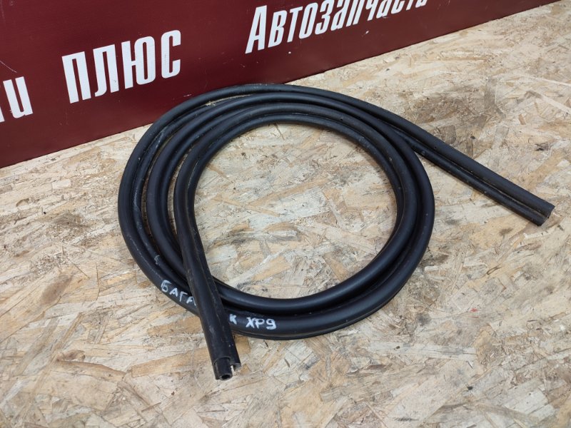 Уплотнительная резинка крышки багажника