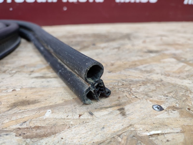 Уплотнительная резинка крышки багажника