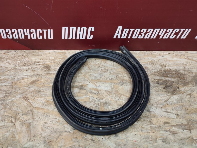 Уплотнительная резинка крышки багажника